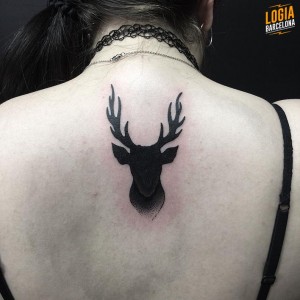 espalda tatuada - Ciervo - Logia Barcelona 